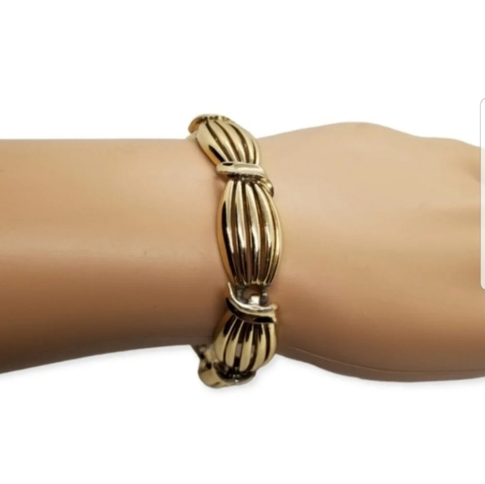 LISNER VINTAGE GOLDTONED SCALLOPED DESIGN LINK BRACELET